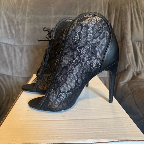 Venus Lace-Up Lace Bootie Stiletto Heel • EUC Size 8. • Mob Wife / Coquette Vibe - Picture 4 of 10